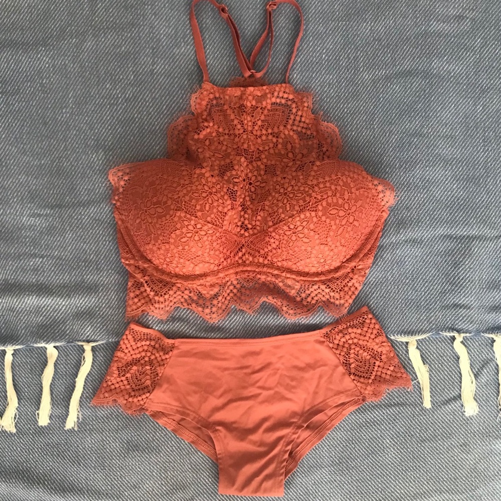 NWOT- VS PINK High Neck Bra and Panty set- XS/S